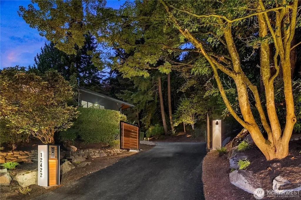 12422 68th Avenue NE Kirkland WA 98034