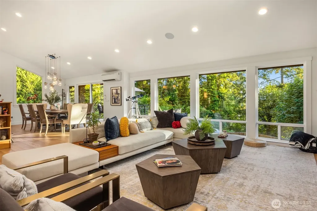 12422 68th Avenue NE Kirkland WA 98034