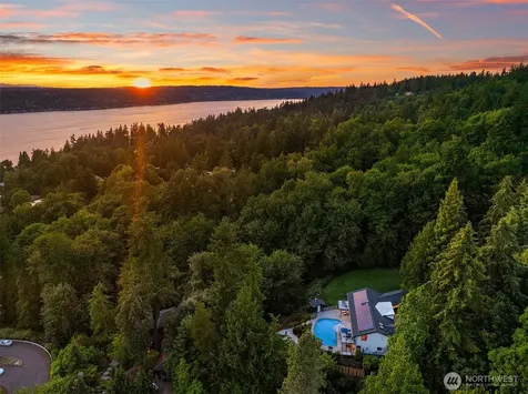 12422 68th Avenue NE Kirkland WA 98034