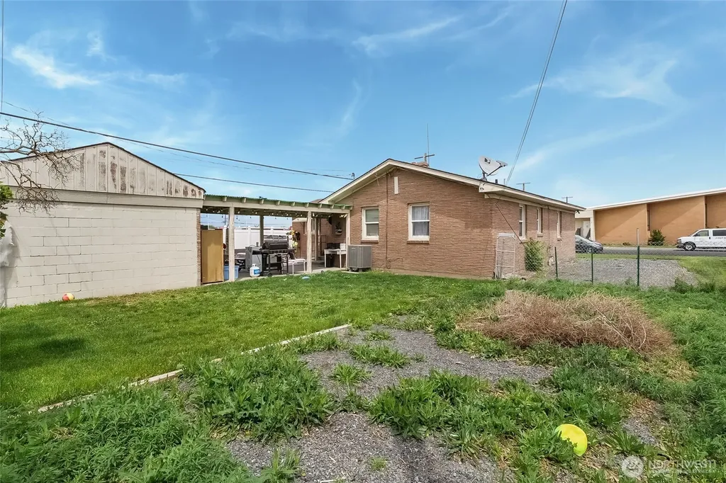 320 S Gumwood Street Moses Lake WA 98837