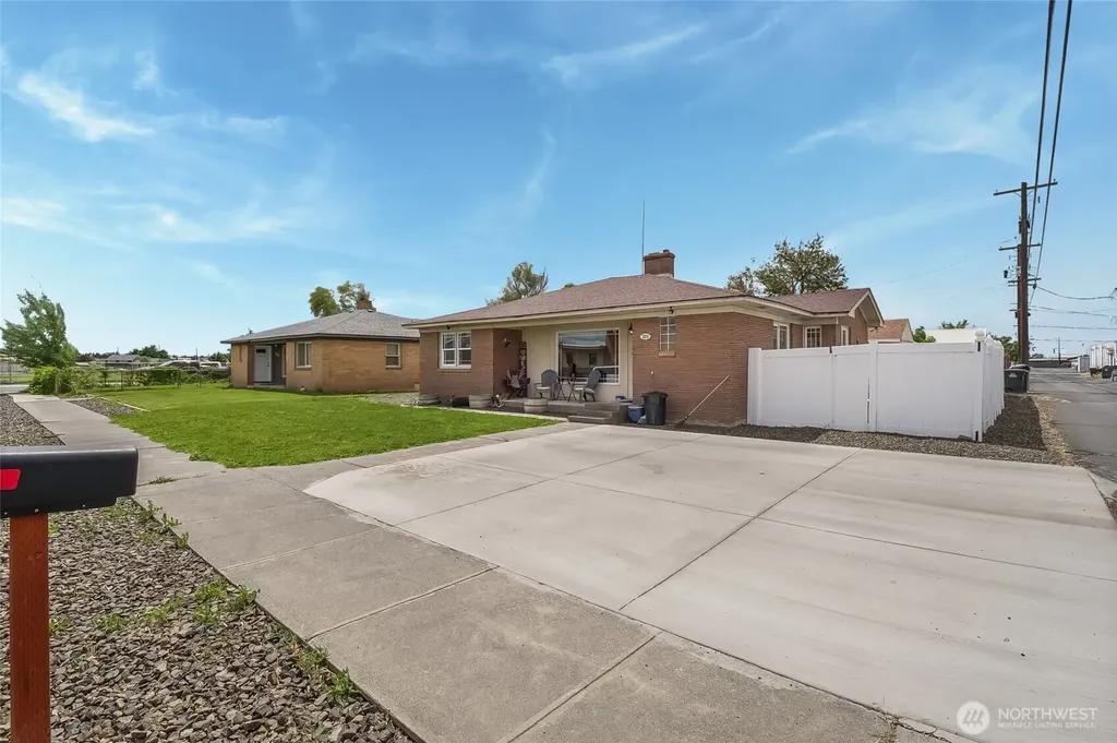 320 S Gumwood Street Moses Lake WA 98837