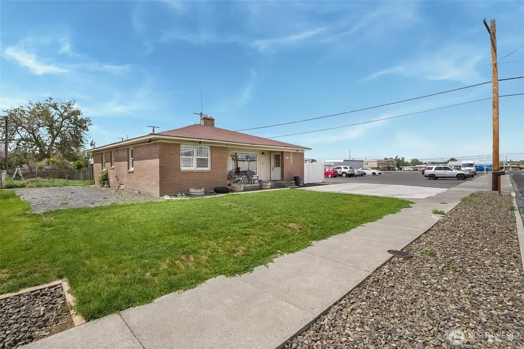 320 S Gumwood Street Moses Lake WA 98837