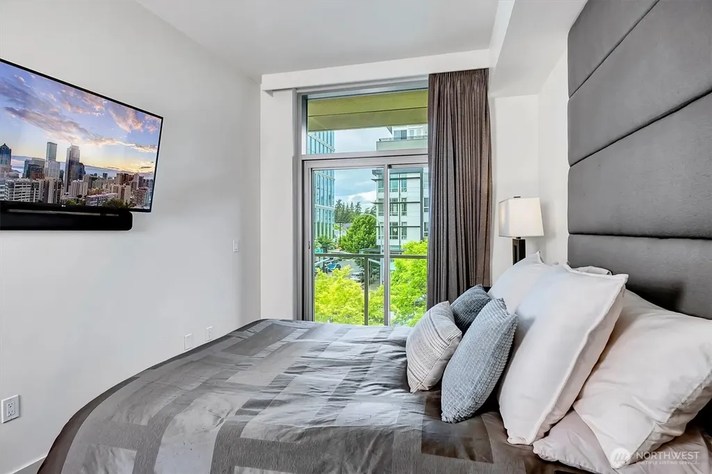 10610 NE 9th Place Bellevue WA 98004