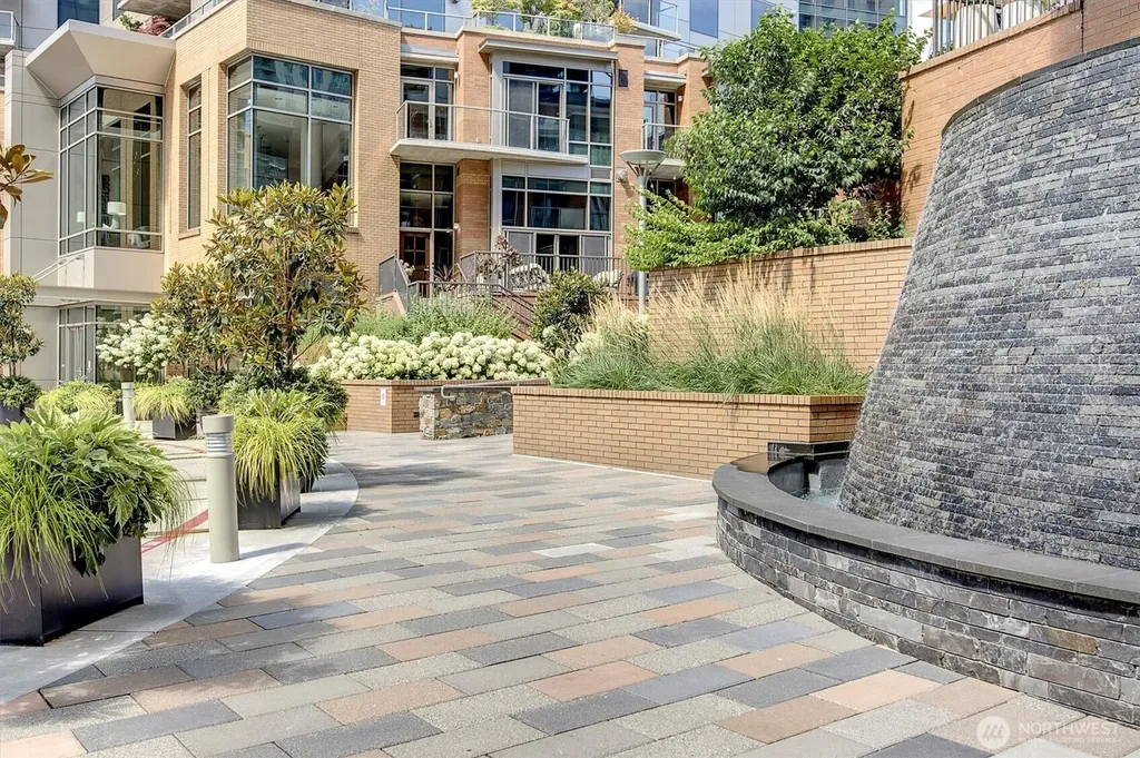10610 NE 9th Place Bellevue WA 98004