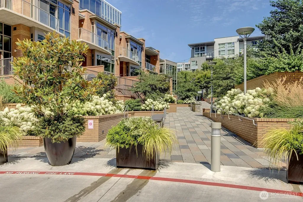 10610 NE 9th Place Bellevue WA 98004