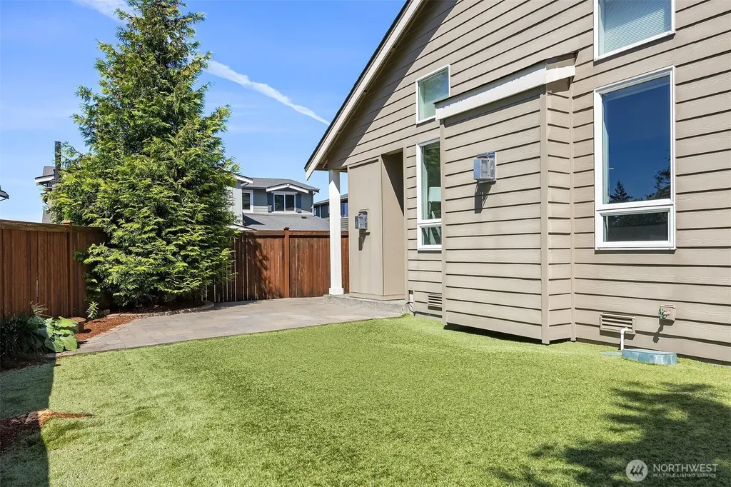 20045 10th Avenue NW Shoreline WA 98177