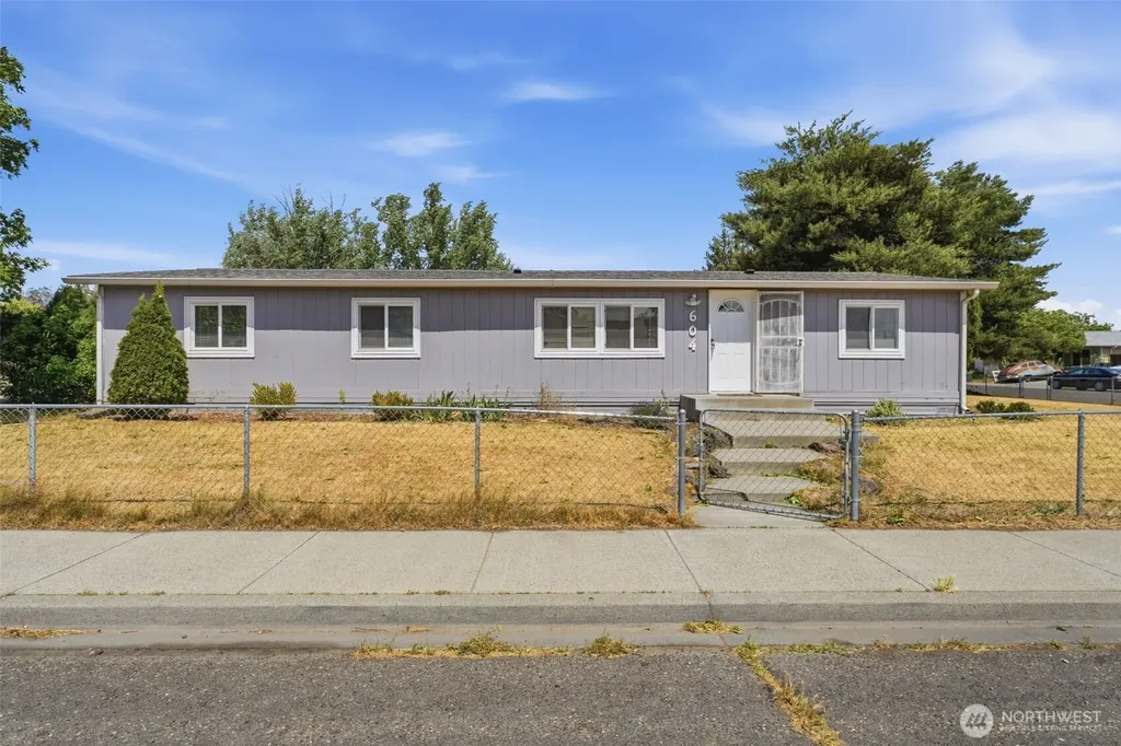 604 N Elm Street Pasco WA 99301