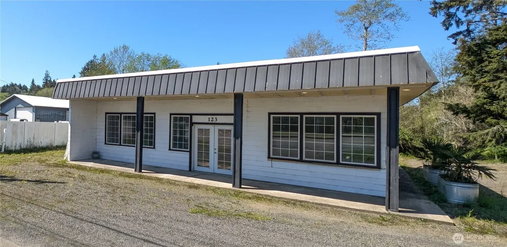 123 1st Avenue N Ilwaco WA 98624
