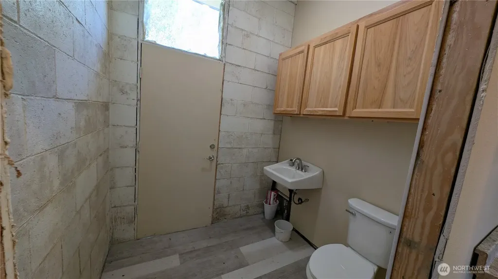 123 1st Avenue N Ilwaco WA 98624