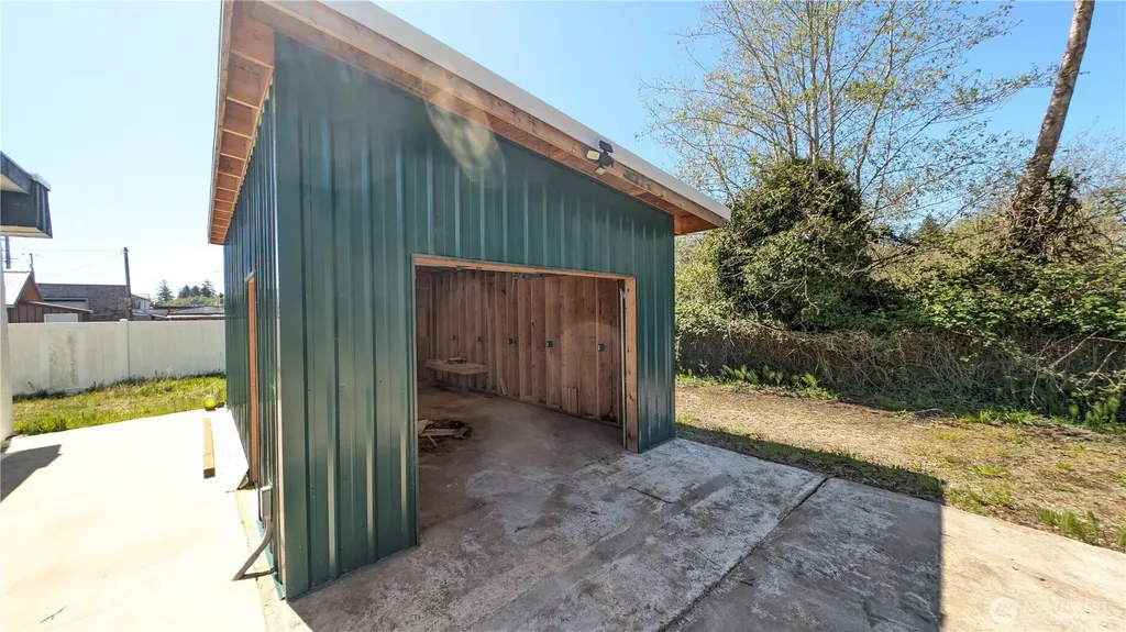 123 1st Avenue N Ilwaco WA 98624