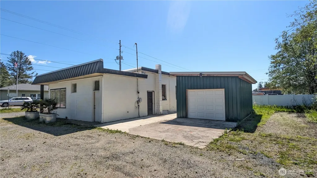 123 1st Avenue N Ilwaco WA 98624