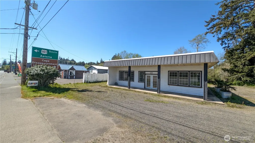 123 1st Avenue N Ilwaco WA 98624