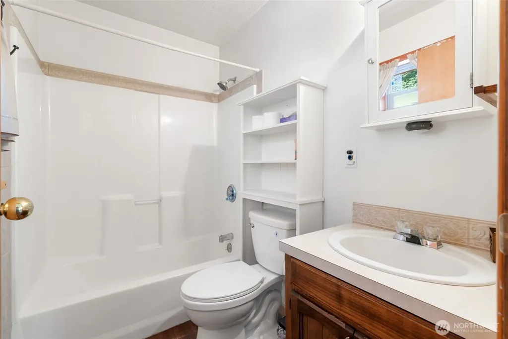 2500 4 Peaks Drive Cougar WA 98616