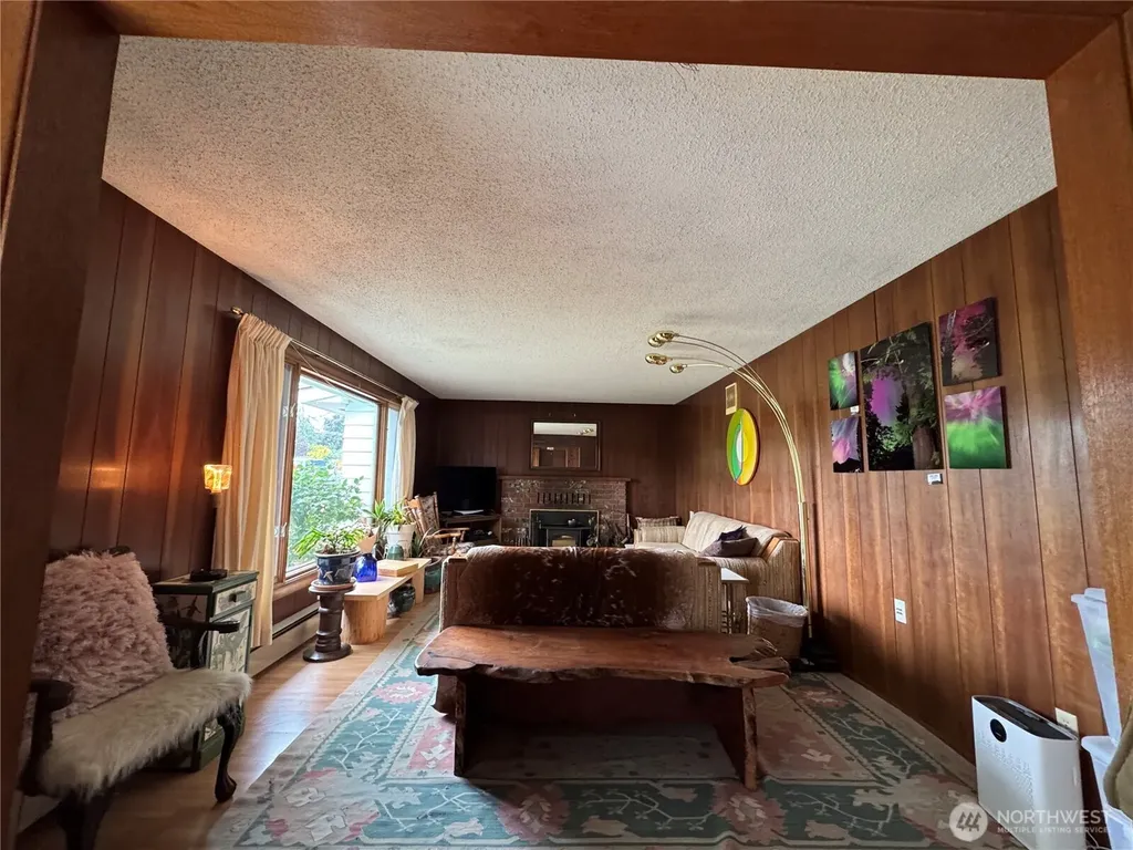 402 W Maple Street Sequim WA 98382