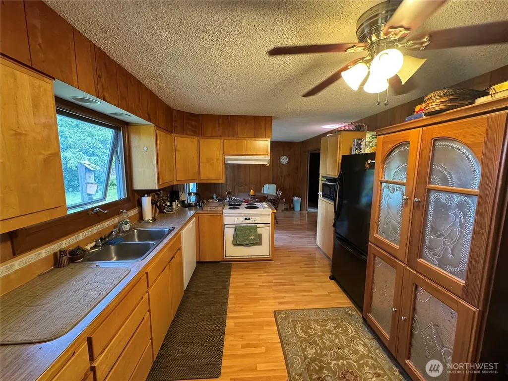 402 W Maple Street Sequim WA 98382
