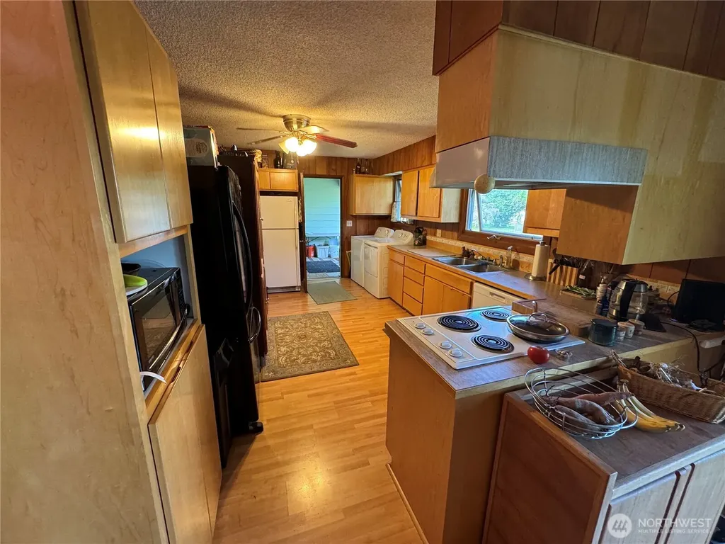 402 W Maple Street Sequim WA 98382
