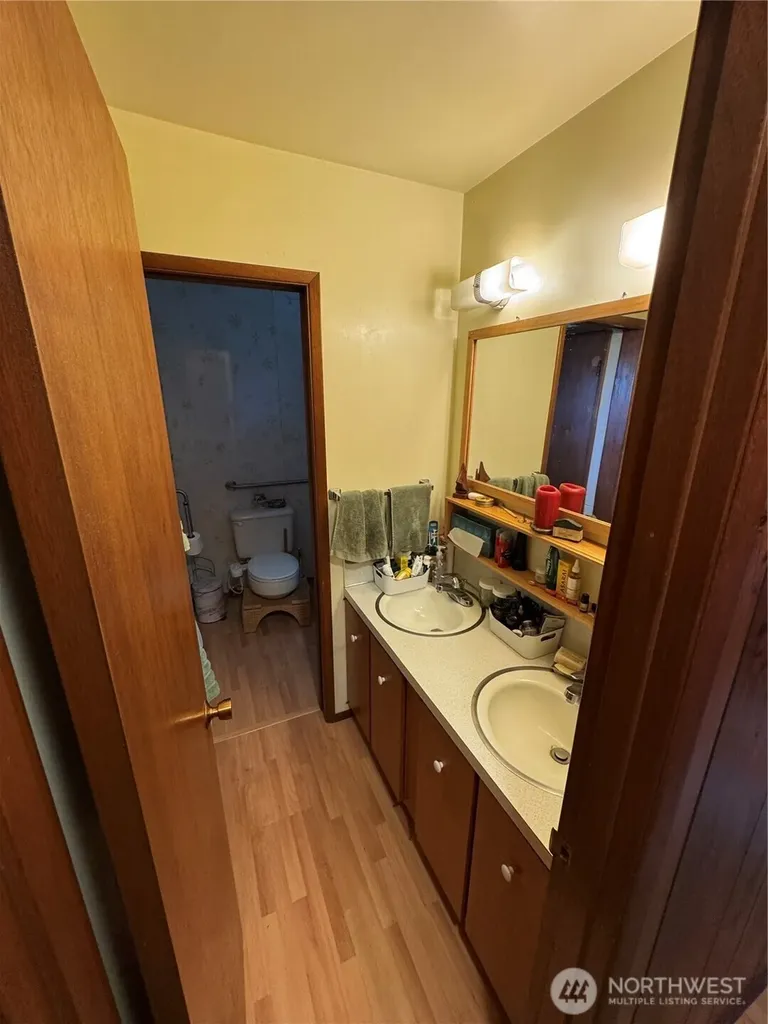 402 W Maple Street Sequim WA 98382