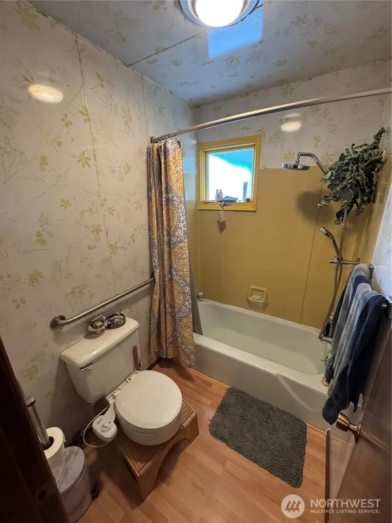 402 W Maple Street Sequim WA 98382