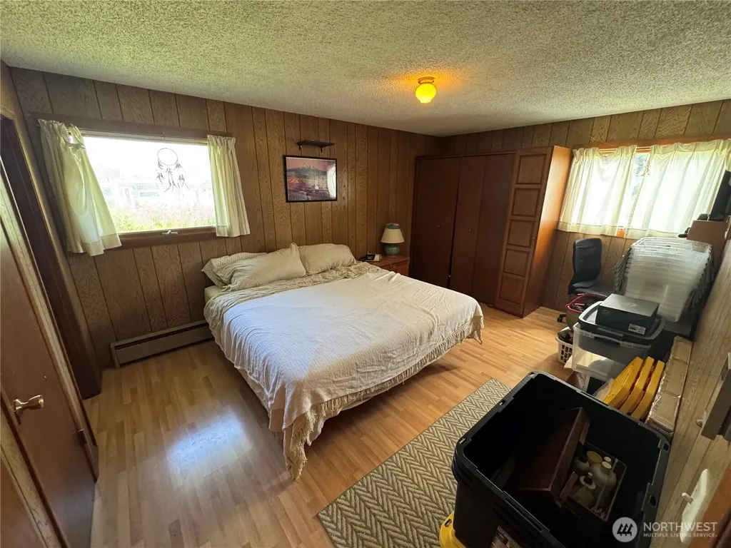 402 W Maple Street Sequim WA 98382