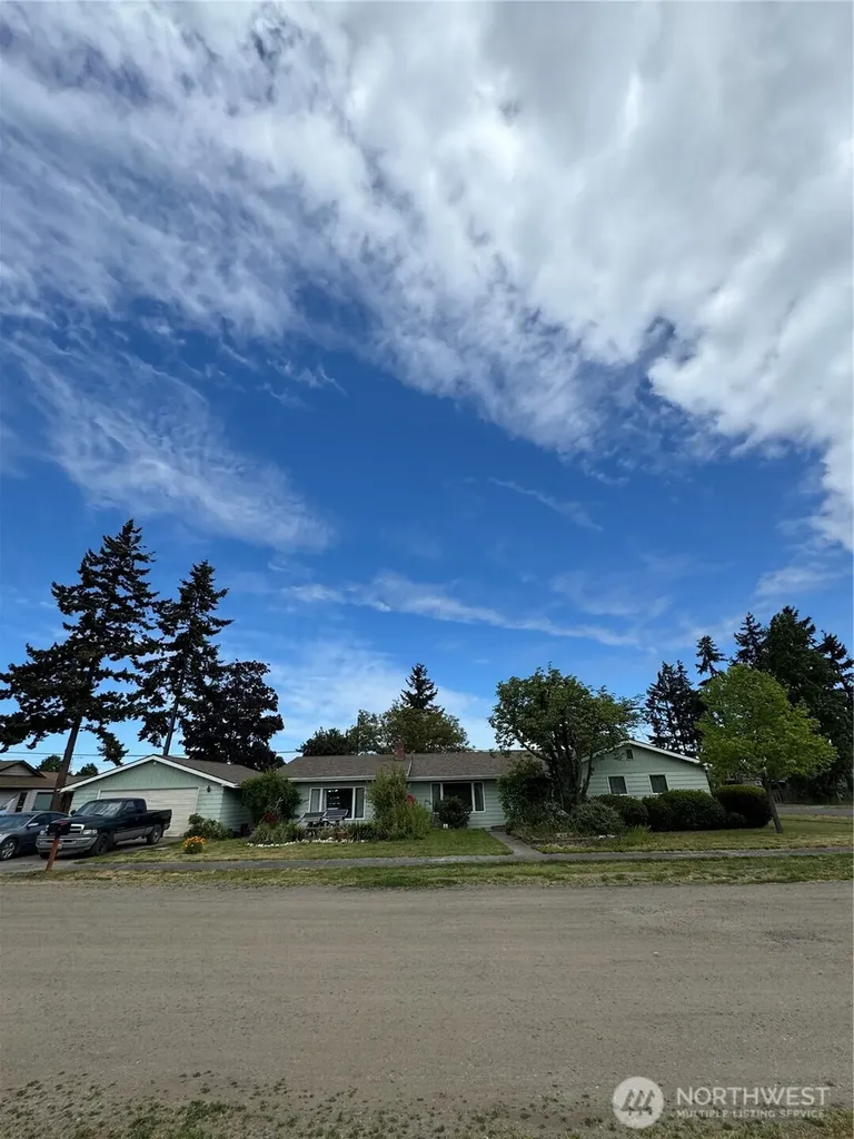 402 W Maple Street Sequim WA 98382