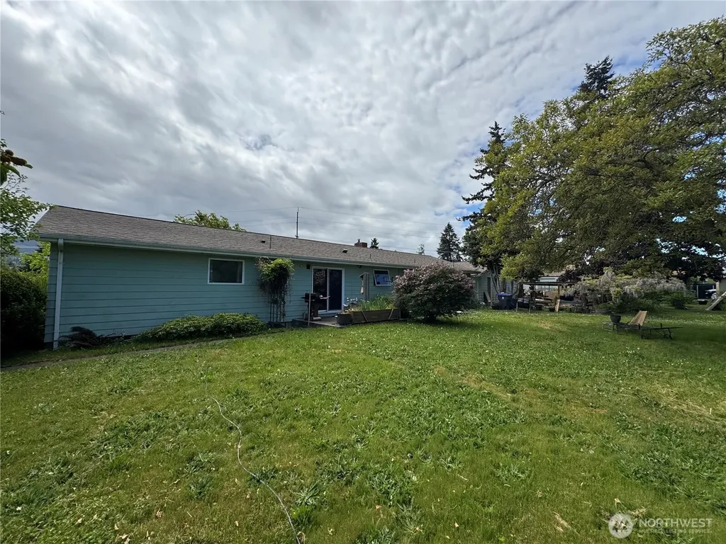402 W Maple Street Sequim WA 98382