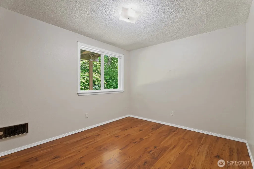 7780 E Van Buren Street Port Orchard WA 98366