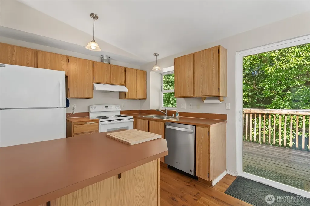 7780 E Van Buren Street Port Orchard WA 98366