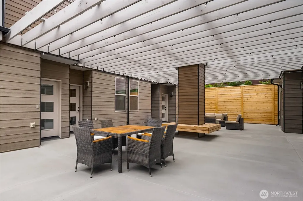 3817 Fremont Avenue N Seattle WA 98103
