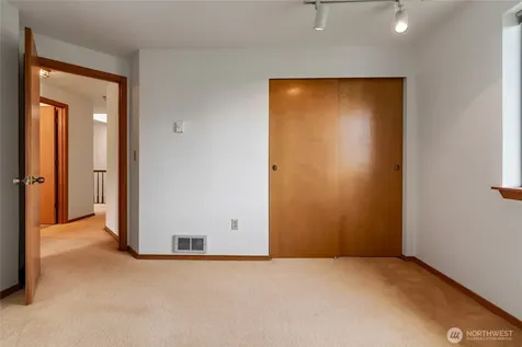 4701 Osprey Drive NE Tacoma WA 98422