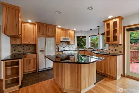 4701 Osprey Drive NE Tacoma WA 98422