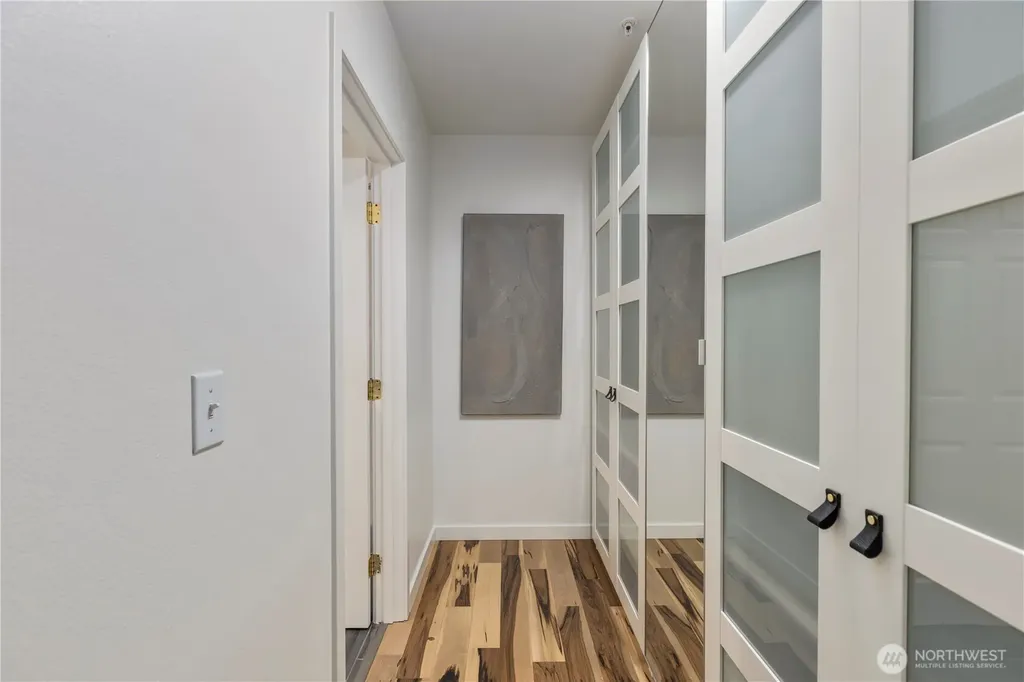 524 6th Avenue W Seattle WA 98119
