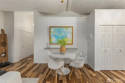 524 6th Avenue W Seattle WA 98119