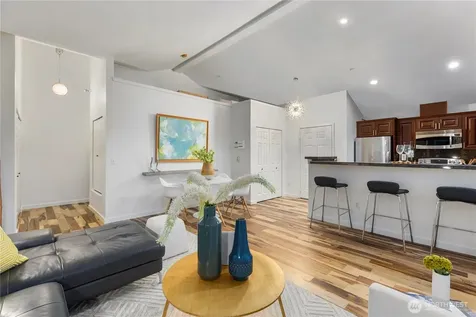 524 6th Avenue W Seattle WA 98119