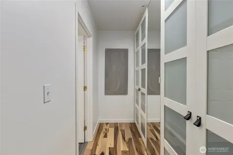 524 6th Avenue W Seattle WA 98119