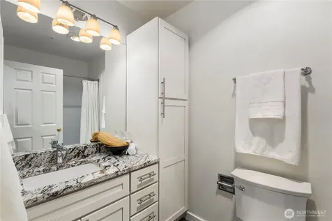 524 6th Avenue W Seattle WA 98119
