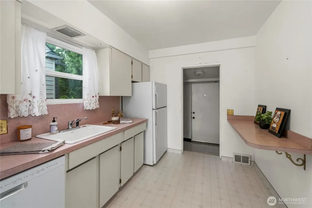 1555 High Avenue Bremerton WA 98337