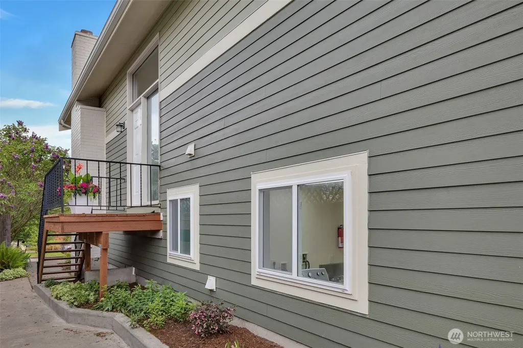 7727 27th Avenue NW Seattle WA 98117
