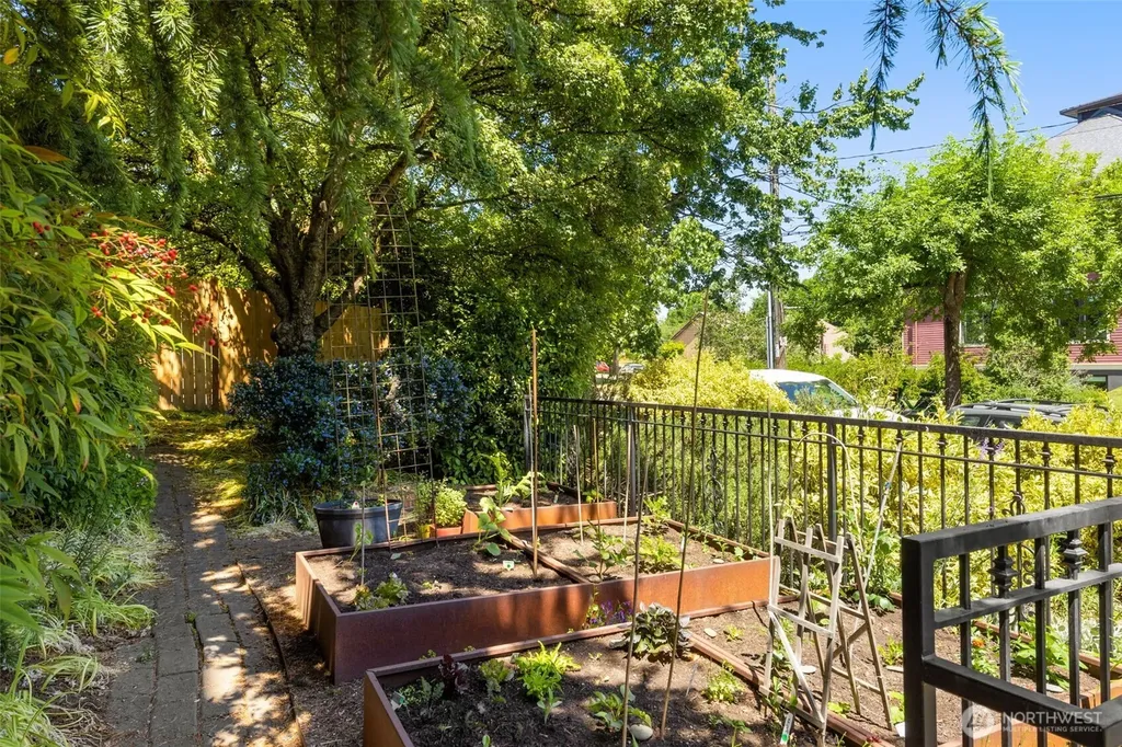 715 24th Avenue Seattle WA 98122
