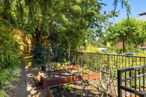 715 24th Avenue Seattle WA 98122