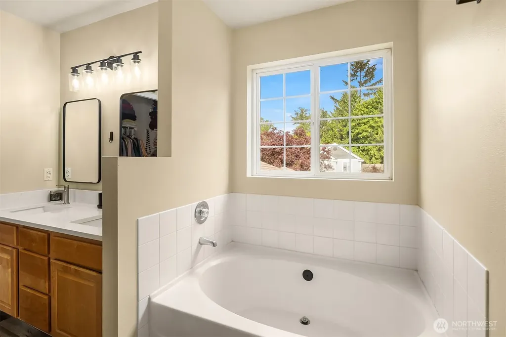 1216 200th Avenue E Lake Tapps WA 98391