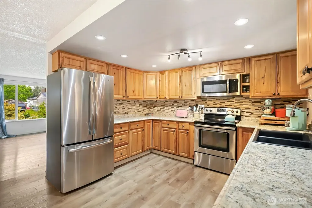 19164 Karl Place NE Poulsbo WA 98370