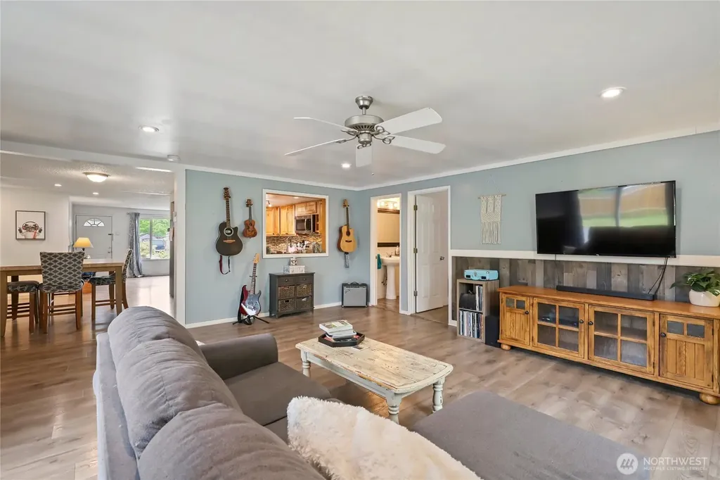 19164 Karl Place NE Poulsbo WA 98370