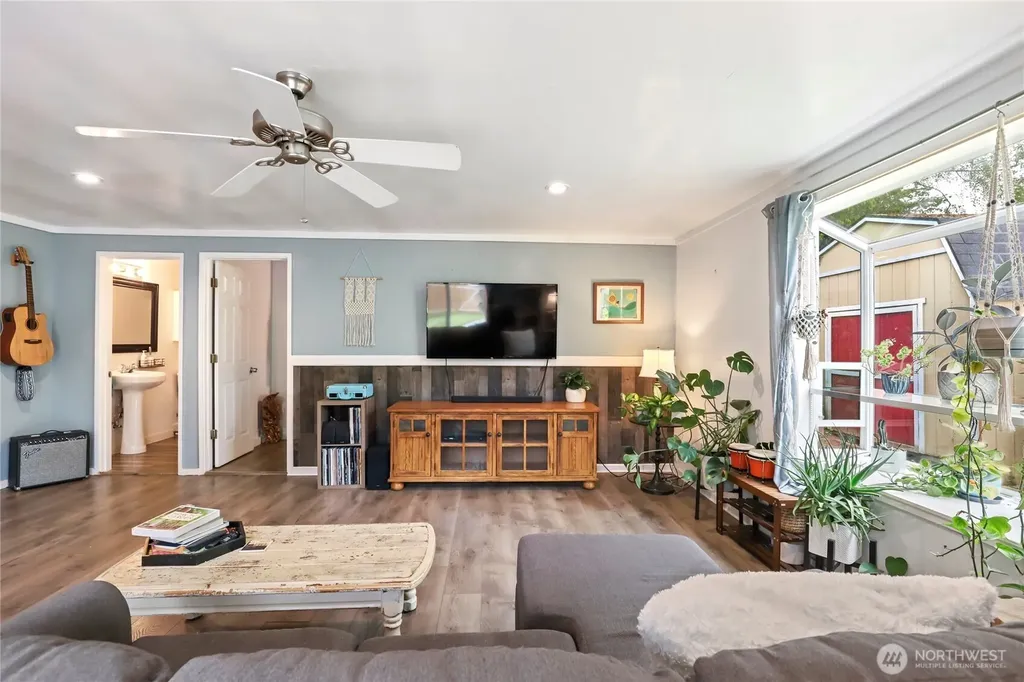 19164 Karl Place NE Poulsbo WA 98370