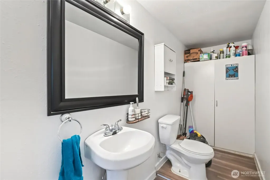 19164 Karl Place NE Poulsbo WA 98370
