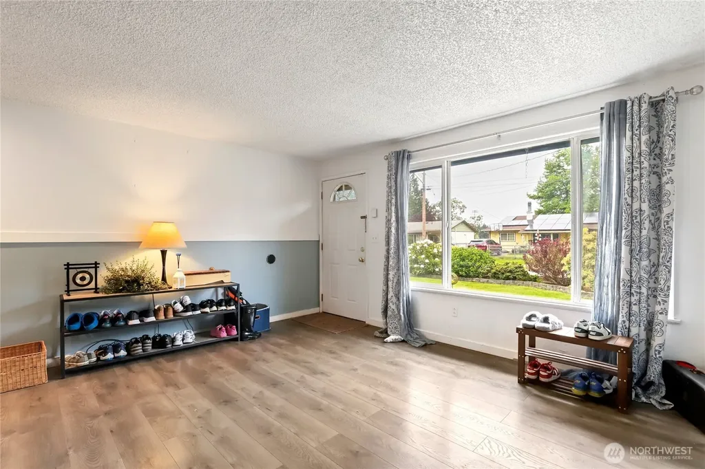 19164 Karl Place NE Poulsbo WA 98370