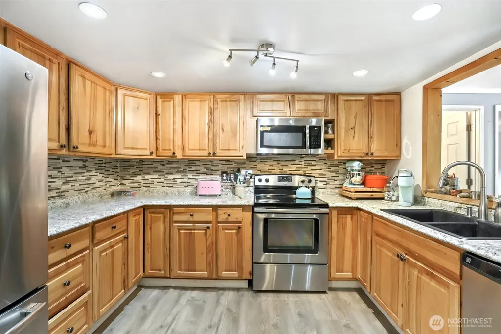19164 Karl Place NE Poulsbo WA 98370