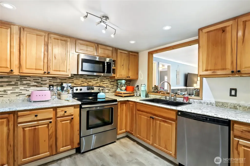 19164 Karl Place NE Poulsbo WA 98370