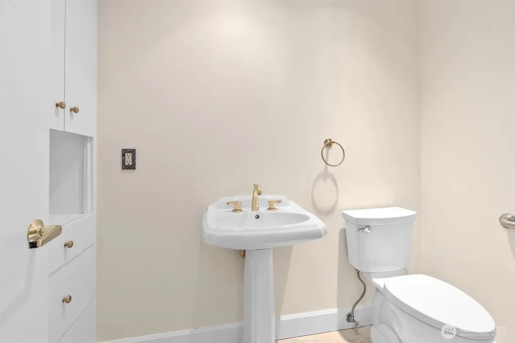 4163 Beach Drive SW Seattle WA 98116