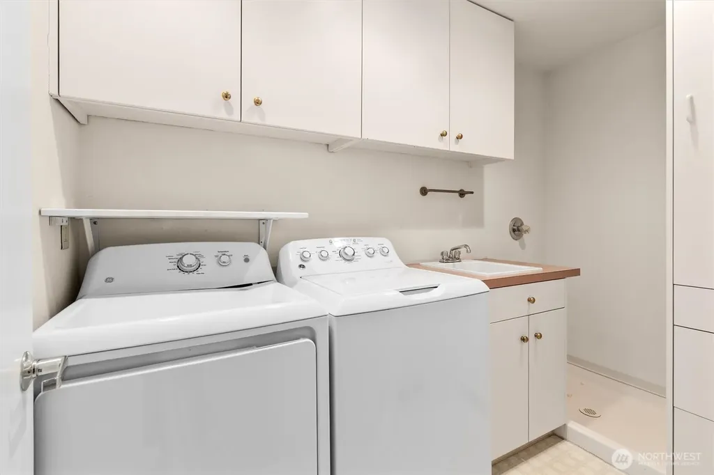 4163 Beach Drive SW Seattle WA 98116