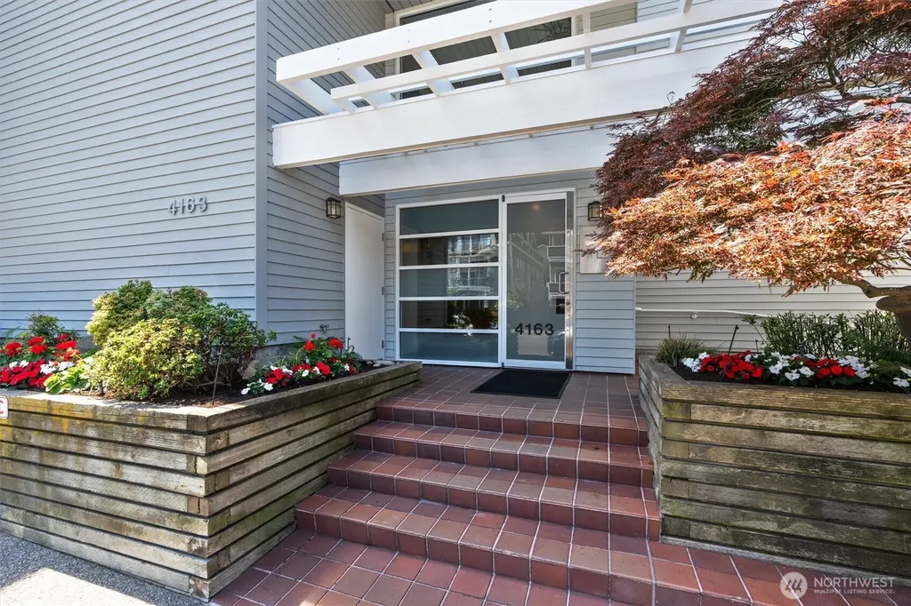 4163 Beach Drive SW Seattle WA 98116